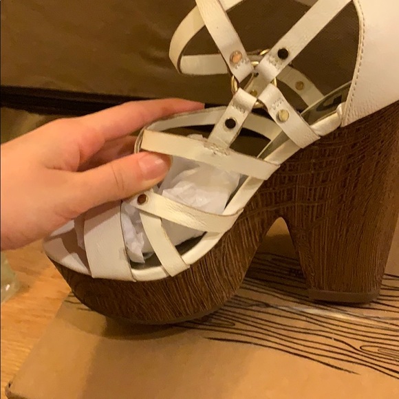 Sandals - Picture 2 of 5